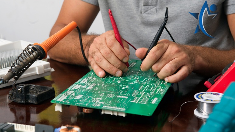 تکنسین تجهیزات الکترونیکی Electronic Equipment Trades Worker